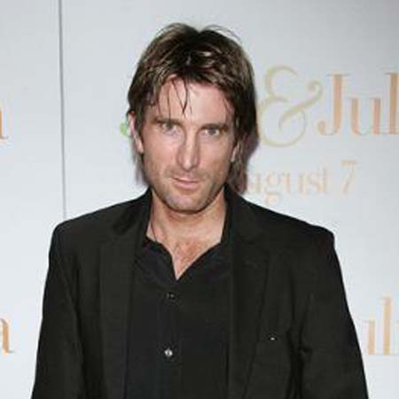 Sharlto Copley is house hunting