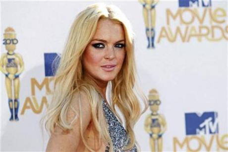 Judge issues arrest warrant for Lindsay Lohan