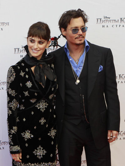 Depp and Cruz at premiere of 'Pirates of the Caribbean: On Stranger Tides' in Moscow