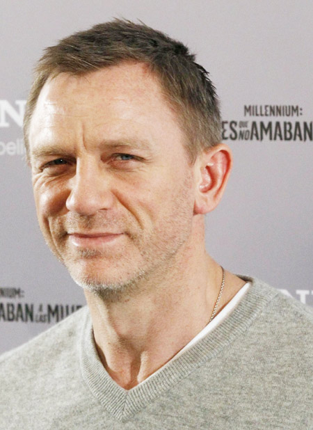 Daniel Craig promotes 'Dragon Tattoo' in Madrid