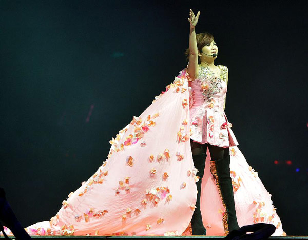 Fish Leong holds concert in Wuhan | Music |chinadaily.com.cn