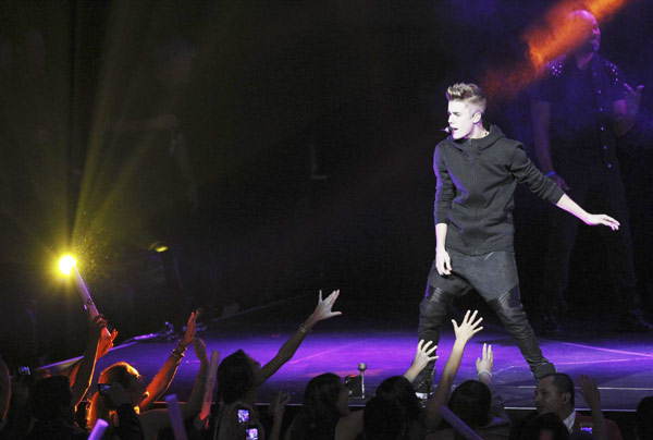 Bieber, Kesha, Psy perform at Jingle Ball concert