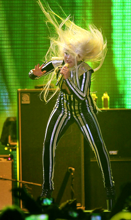 Lady Gaga joins Rolling Stones to perform