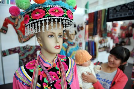 First western China clothing and accessories festival opens