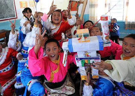 Yunnan's Tibetan students grow up joyously