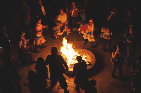 Tibetan folk and tourists dance in Shangrila