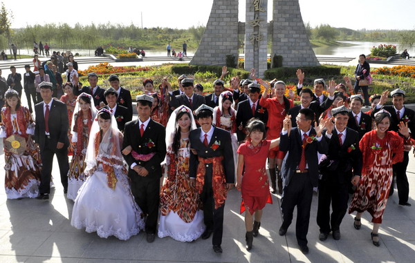 Group wedding in Xinjiang
