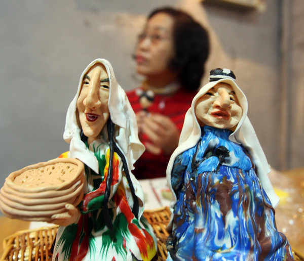 Women's art show opens in Xinjiang