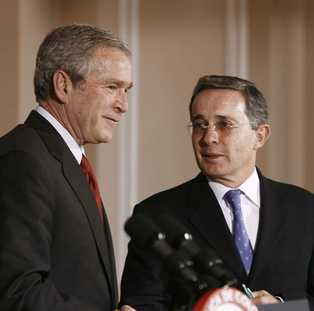 colombianpresidentmeetsbush