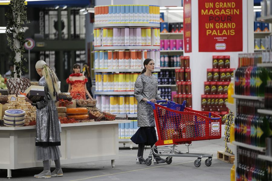 Chanel turns runway into supermarket[1]