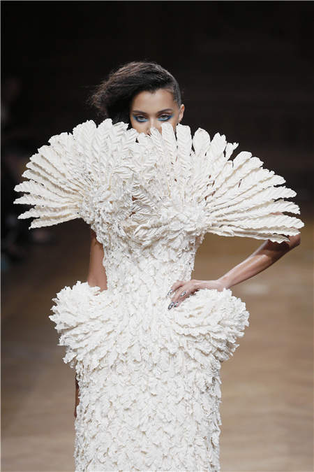 Feathery extravaganza wraps up Paris fashion shows