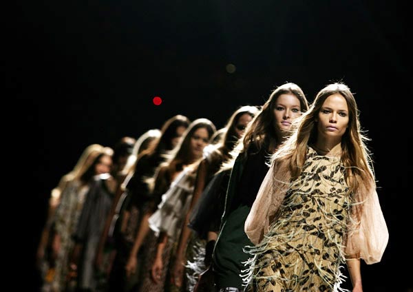 Milan Fashion Week brings fashion world closer to citizens