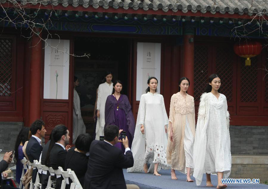 Qing's creations presented in Beijing