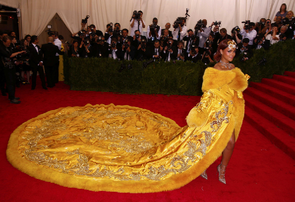 Rihanna in queen's garb shuts down Met Gala carpet