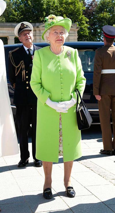 Queen Elizabeth's colorful outfits