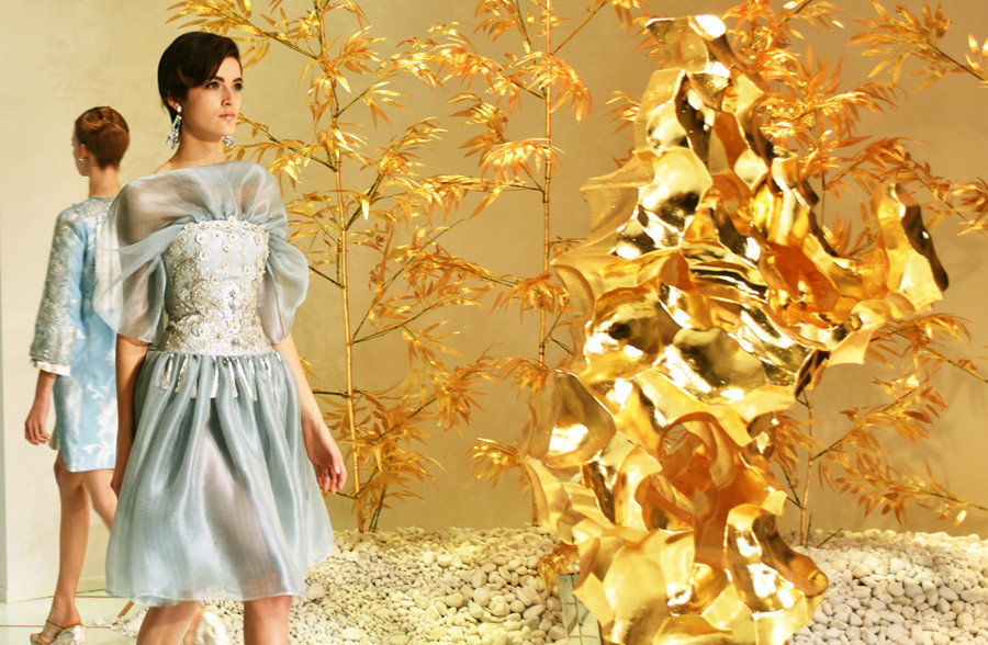 Guo Pei Spring/Summer 2016 show at Paris Fashion Week