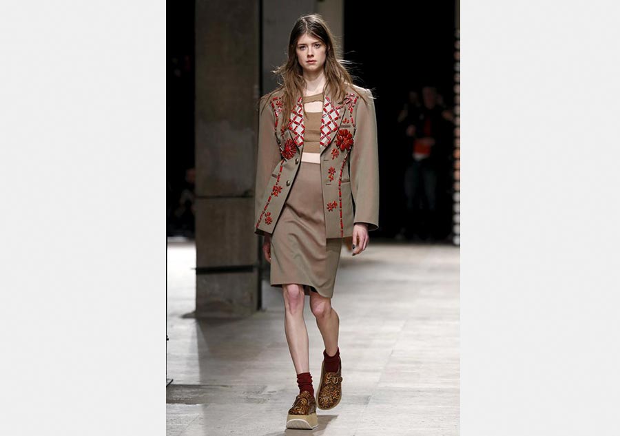 Paris Fashion Week: Andreas Kronthaler Fall/Winter 2016/2017