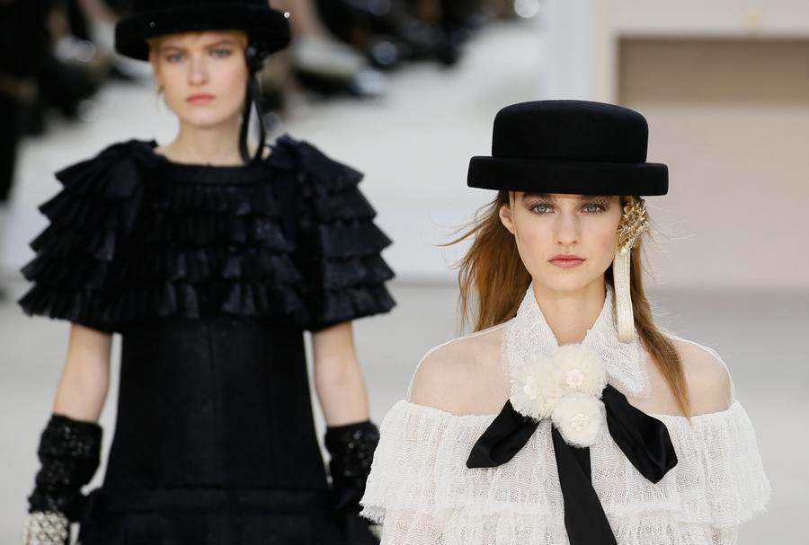 Chanel Fall 2016 - all about following the trend