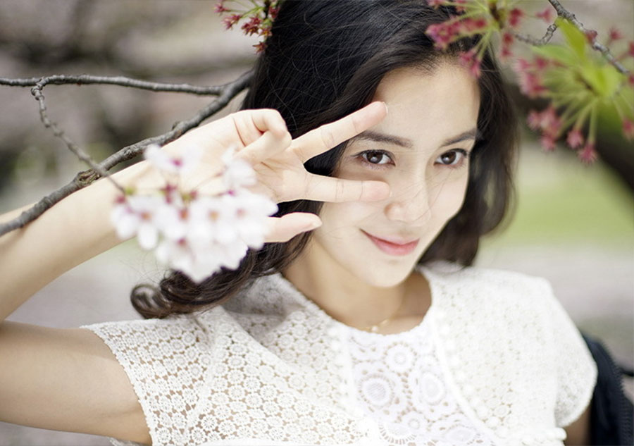 Angelababy releases new fashion photos