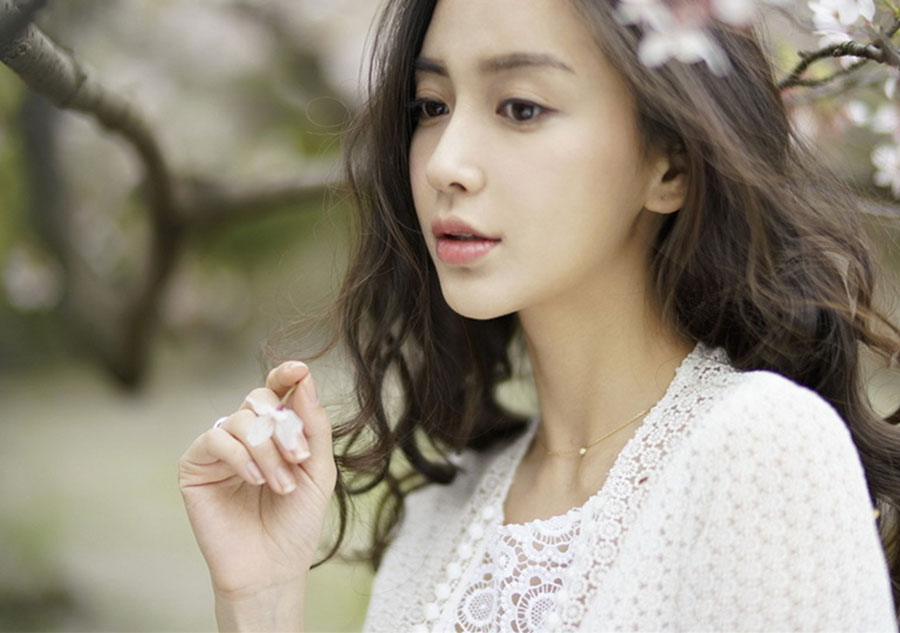 Angelababy releases new fashion photos