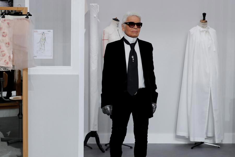 Lagerfeld pays tribute to atelier seamstresses at Chanel show