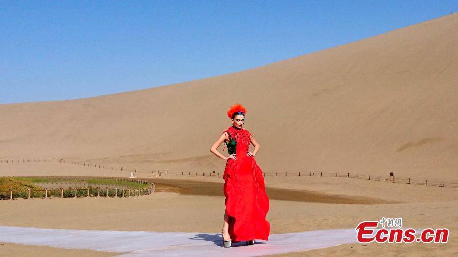 Silk Road fashion show at Gansu scenic spot