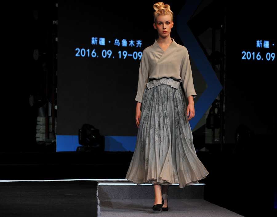 Chu Yan's creations presented at Asia-Europe fashion week in Urumqi