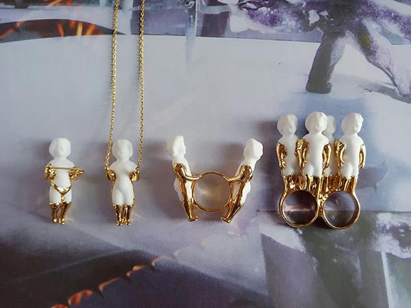 Young jewelry designers display their artworks in Beijing