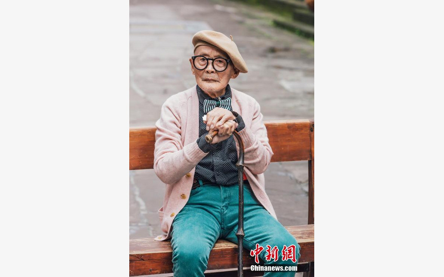 Silver-haired fashionistas a hit online