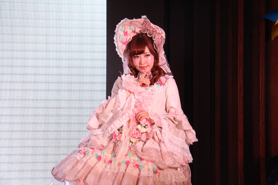 Take a look at anime culture through Lolita fashion show