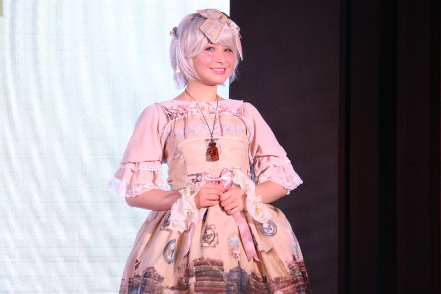 Take a look at anime culture through Lolita fashion show
