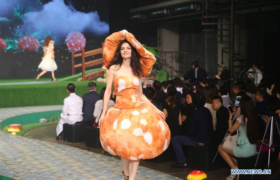 Bread-inspired creations presented at fashion show in Beijing