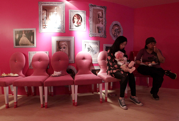 Barbie-themed cafe in Taipei