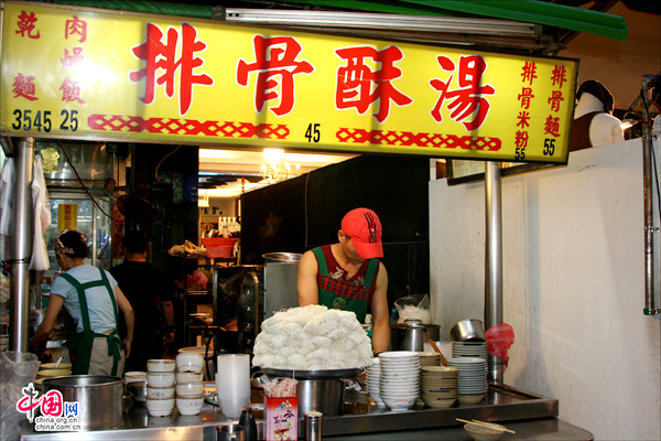 Hit night market for food in Taiwan