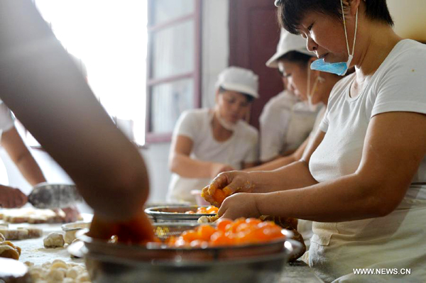 Handmade mooncakes in Changsha