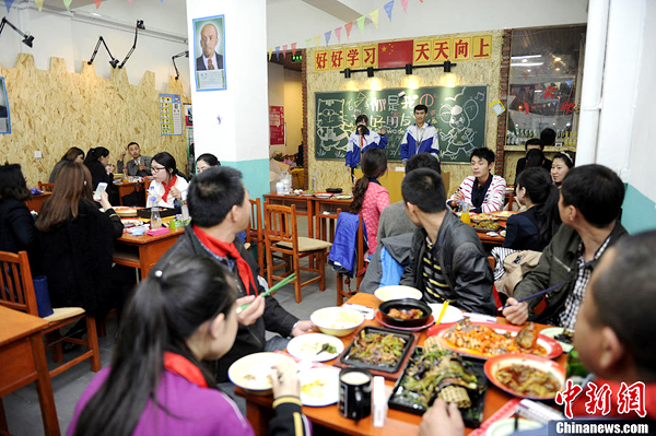 Classroom-themed restaurant for nostalgic generation