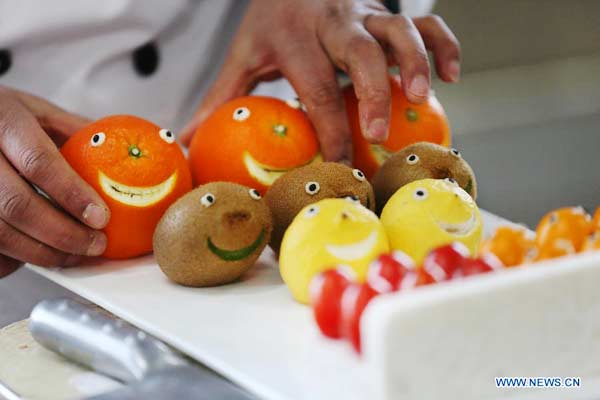 Fruit and vegetable carving contest