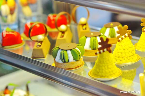 Delicate desserts displayed at Beijing exhibition