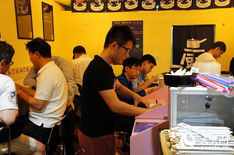 PKU student reproduces hometown flavor in Beijing