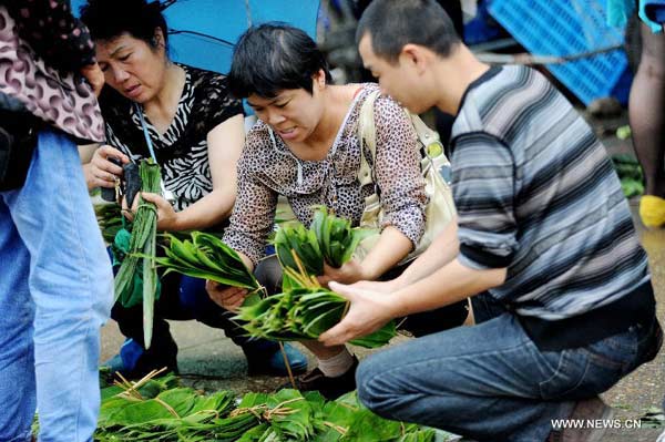 People prepare Zongzi for Dragon Boat Festival