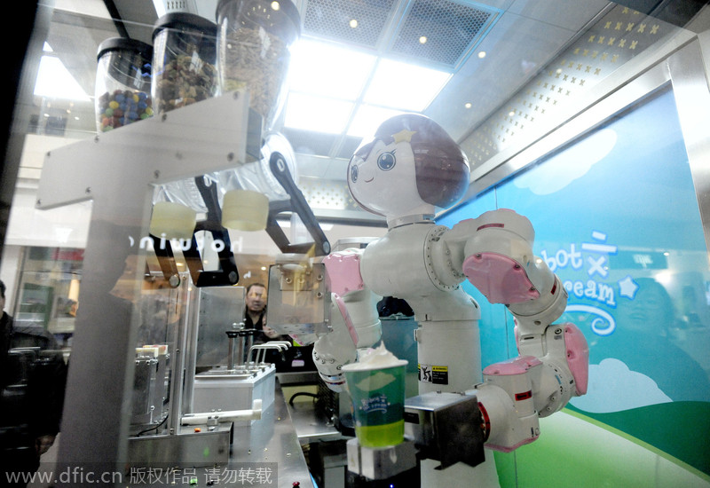 Robot makes ice cream in Shenyang