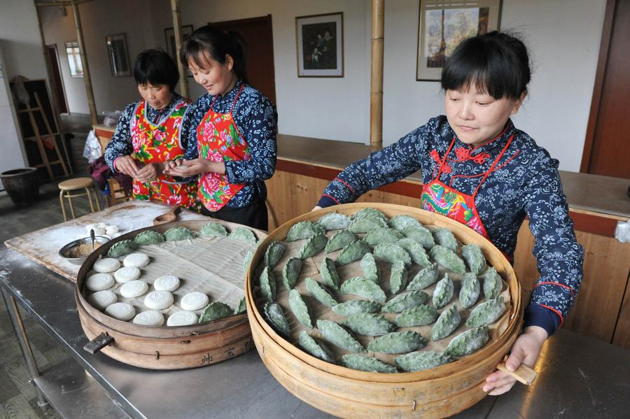 A time to enjoy traditional Qingming snack