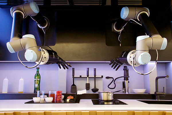 Robot kitchen struts its stuff in Shanghai