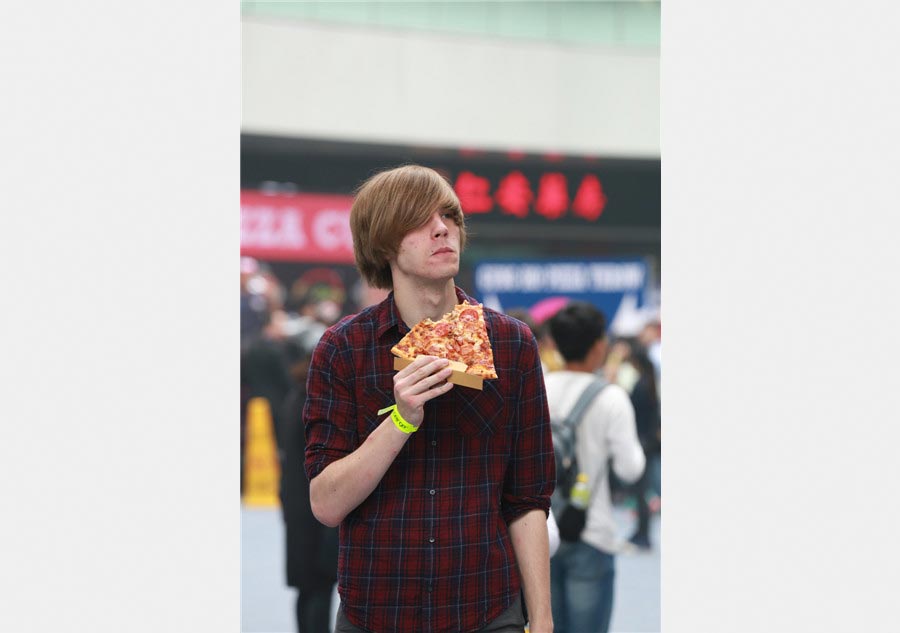 Taste buds tickled at Beijing's biggest pizza party