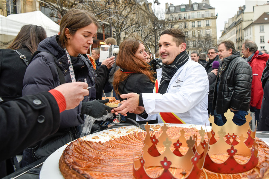 Pastry cooks participate in charity bazaar in Paris