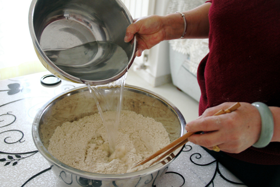 Inner Mongolians enjoy oat flour foods