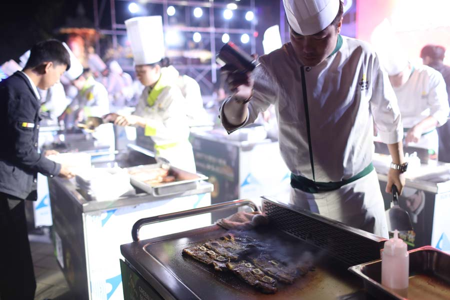 First International Cuisine Carnival opens in Beijing