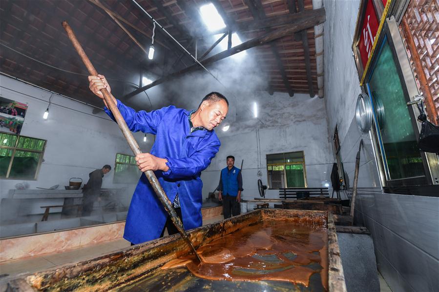 Traditional brown sugar productions in E China village