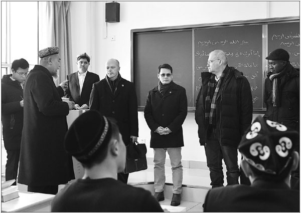 Diplomats from 8 countries visit Xinjiang