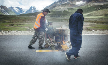 Troops save lives on 'roof of the world'